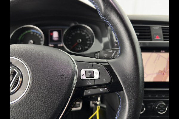 Volkswagen e-Golf {SOH-90%} Aut. *ADAPTIVE-CRUISE | FULL-LED | NAVI-FULLMAP | COMFORT-SEATS | ECC | PRIVACY-GLASS | PARKPILOT | CCS-FASTLOADER | 16''ALU*