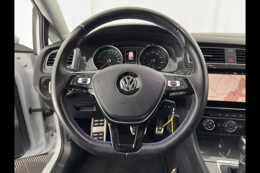 Volkswagen e-Golf {SOH-90%} Aut. *ADAPTIVE-CRUISE | FULL-LED | NAVI-FULLMAP | COMFORT-SEATS | ECC | PRIVACY-GLASS | PARKPILOT | CCS-FASTLOADER | 16''ALU*