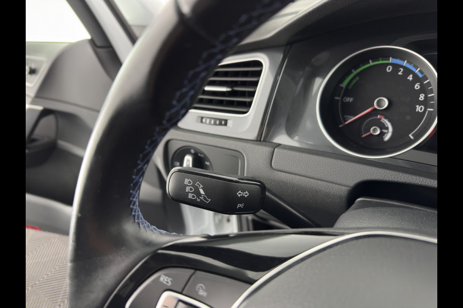 Volkswagen e-Golf {SOH-90%} Aut. *ADAPTIVE-CRUISE | FULL-LED | NAVI-FULLMAP | COMFORT-SEATS | ECC | PRIVACY-GLASS | PARKPILOT | CCS-FASTLOADER | 16''ALU*