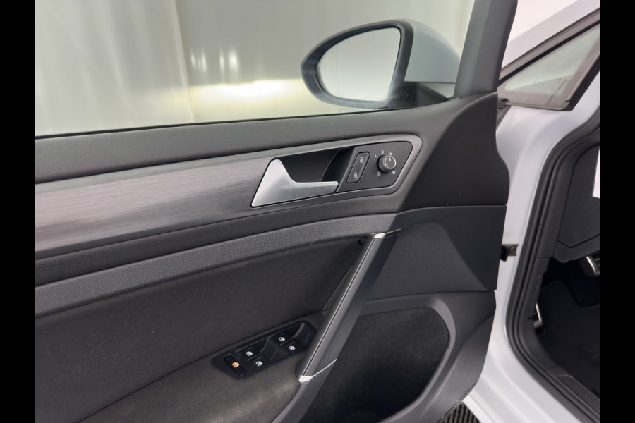 Volkswagen e-Golf {SOH-90%} Aut. *ADAPTIVE-CRUISE | FULL-LED | NAVI-FULLMAP | COMFORT-SEATS | ECC | PRIVACY-GLASS | PARKPILOT | CCS-FASTLOADER | 16''ALU*