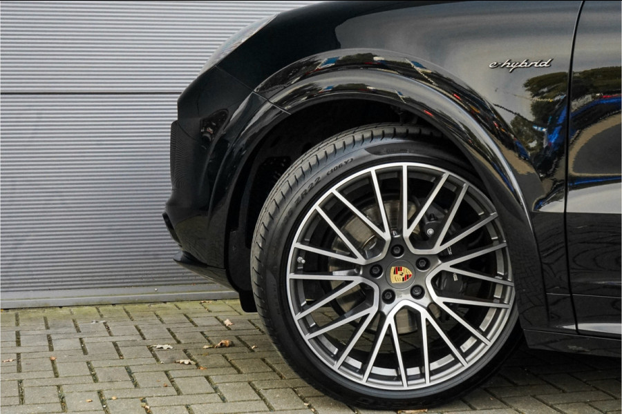 Porsche Cayenne Coupé 3.0 E-Hybrid Platinum Sport Design Luchtv ACC Nachtzicht HUD 22" Trekhaak