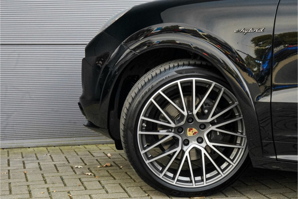 Porsche Cayenne Coupé 3.0 E-Hybrid Platinum Sport Design Luchtv ACC Nachtzicht HUD 22" Trekhaak