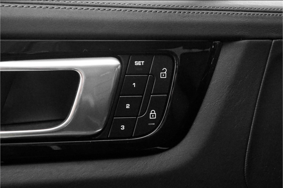 Porsche Cayenne Coupé 3.0 E-Hybrid Platinum Sport Design Luchtv ACC Nachtzicht HUD 22" Trekhaak