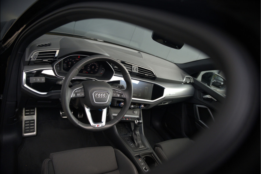 Audi Q3 40 TFSI quattro S Line Pro Line S | 190 PK | Panoramadak | Matrix Led | Stoelverwarming | Leer | Dodehoekdetectie | Automaat | BTW | Black Edition | Cruise Control | Virtual | Navigatie | Dealer Onderhouden |