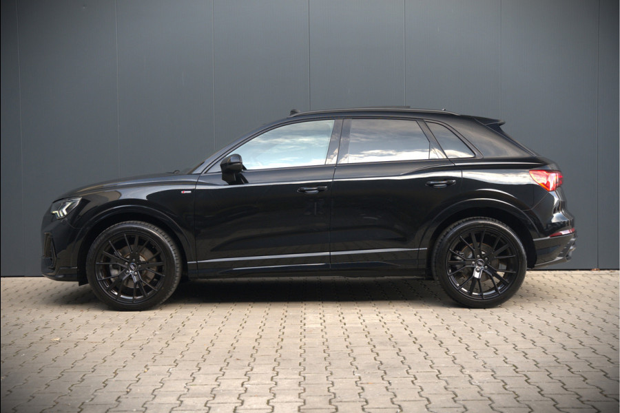 Audi Q3 40 TFSI quattro S Line Pro Line S | 190 PK | Panoramadak | Matrix Led | Stoelverwarming | Leer | Dodehoekdetectie | Automaat | BTW | Black Edition | Cruise Control | Virtual | Navigatie | Dealer Onderhouden |