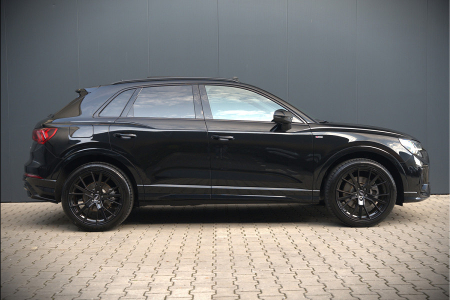 Audi Q3 40 TFSI quattro S Line Pro Line S | 190 PK | Panoramadak | Matrix Led | Stoelverwarming | Leer | Dodehoekdetectie | Automaat | BTW | Black Edition | Cruise Control | Virtual | Navigatie | Dealer Onderhouden |