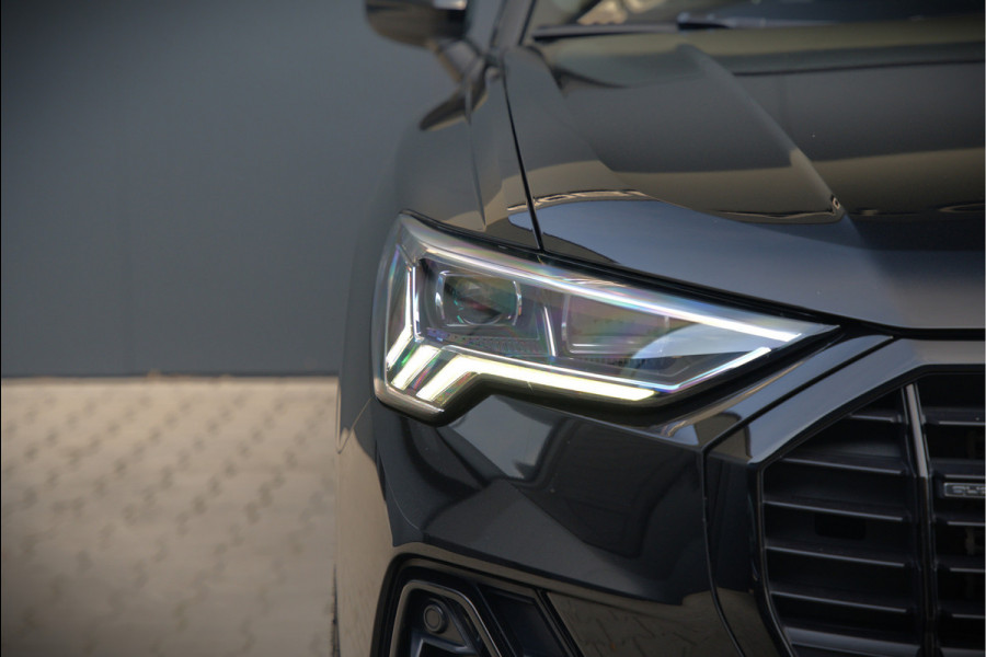 Audi Q3 40 TFSI quattro S Line Pro Line S | 190 PK | Panoramadak | Matrix Led | Stoelverwarming | Leer | Dodehoekdetectie | Automaat | BTW | Black Edition | Cruise Control | Virtual | Navigatie | Dealer Onderhouden |