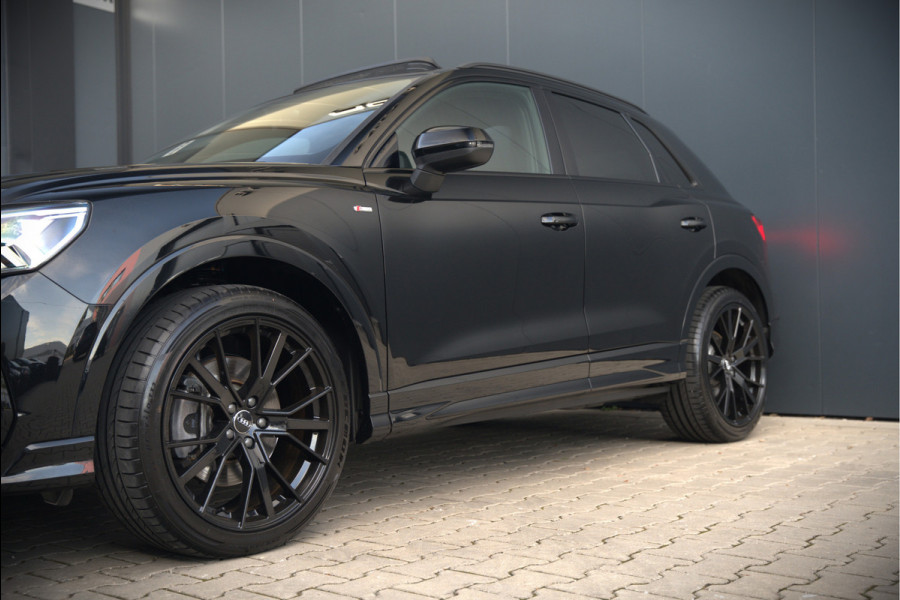 Audi Q3 40 TFSI quattro S Line Pro Line S | 190 PK | Panoramadak | Matrix Led | Stoelverwarming | Leer | Dodehoekdetectie | Automaat | BTW | Black Edition | Cruise Control | Virtual | Navigatie | Dealer Onderhouden |