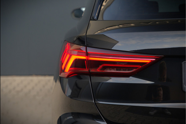 Audi Q3 40 TFSI quattro S Line Pro Line S | 190 PK | Panoramadak | Matrix Led | Stoelverwarming | Leer | Dodehoekdetectie | Automaat | BTW | Black Edition | Cruise Control | Virtual | Navigatie | Dealer Onderhouden |