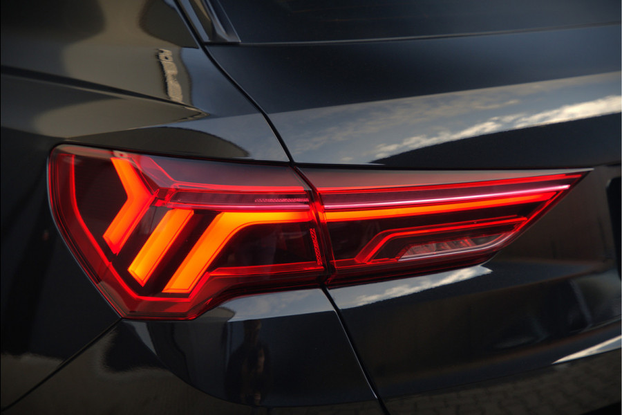 Audi Q3 40 TFSI quattro S Line Pro Line S | 190 PK | Panoramadak | Matrix Led | Stoelverwarming | Leer | Dodehoekdetectie | Automaat | BTW | Black Edition | Cruise Control | Virtual | Navigatie | Dealer Onderhouden |