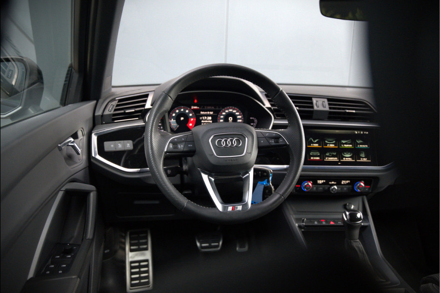 Audi Q3 40 TFSI quattro S Line Pro Line S | 190 PK | Panoramadak | Matrix Led | Stoelverwarming | Leer | Dodehoekdetectie | Automaat | BTW | Black Edition | Cruise Control | Virtual | Navigatie | Dealer Onderhouden |