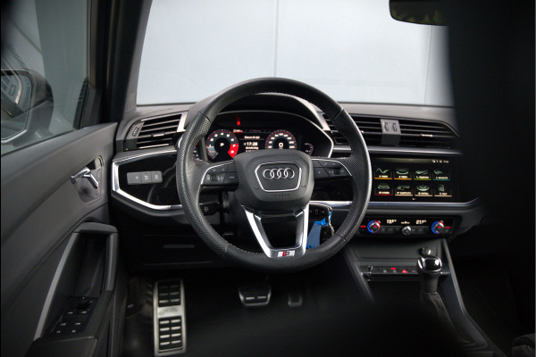 Audi Q3 40 TFSI quattro S Line Pro Line S | 190 PK | Panoramadak | Matrix Led | Stoelverwarming | Leer | Dodehoekdetectie | Automaat | BTW | Black Edition | Cruise Control | Virtual | Navigatie | Dealer Onderhouden |