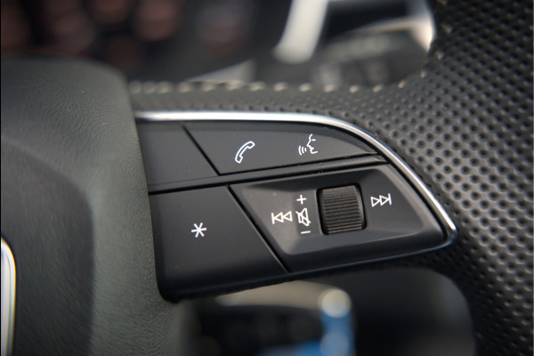 Audi Q3 40 TFSI quattro S Line Pro Line S | 190 PK | Panoramadak | Matrix Led | Stoelverwarming | Leer | Dodehoekdetectie | Automaat | BTW | Black Edition | Cruise Control | Virtual | Navigatie | Dealer Onderhouden |