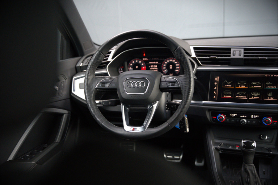 Audi Q3 40 TFSI quattro S Line Pro Line S | 190 PK | Panoramadak | Matrix Led | Stoelverwarming | Leer | Dodehoekdetectie | Automaat | BTW | Black Edition | Cruise Control | Virtual | Navigatie | Dealer Onderhouden |