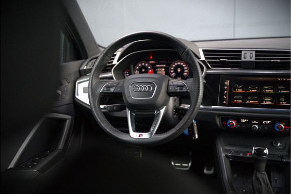 Audi Q3 40 TFSI quattro S Line Pro Line S | 190 PK | Panoramadak | Matrix Led | Stoelverwarming | Leer | Dodehoekdetectie | Automaat | BTW | Black Edition | Cruise Control | Virtual | Navigatie | Dealer Onderhouden |