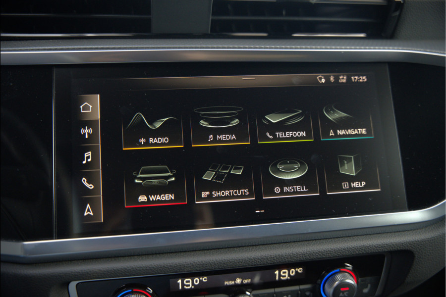 Audi Q3 40 TFSI quattro S Line Pro Line S | 190 PK | Panoramadak | Matrix Led | Stoelverwarming | Leer | Dodehoekdetectie | Automaat | BTW | Black Edition | Cruise Control | Virtual | Navigatie | Dealer Onderhouden |