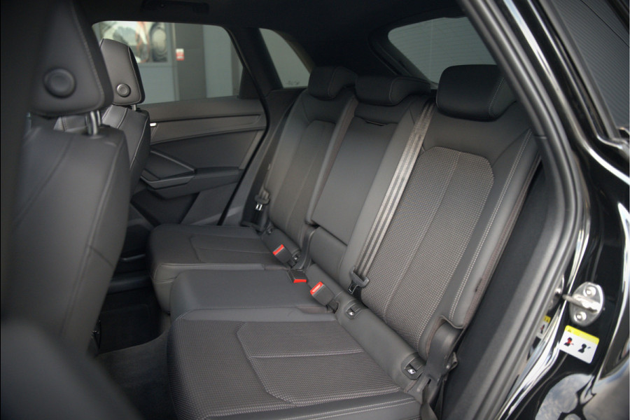 Audi Q3 40 TFSI quattro S Line Pro Line S | 190 PK | Panoramadak | Matrix Led | Stoelverwarming | Leer | Dodehoekdetectie | Automaat | BTW | Black Edition | Cruise Control | Virtual | Navigatie | Dealer Onderhouden |