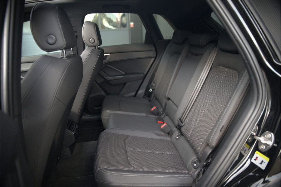 Audi Q3 40 TFSI quattro S Line Pro Line S | 190 PK | Panoramadak | Matrix Led | Stoelverwarming | Leer | Dodehoekdetectie | Automaat | BTW | Black Edition | Cruise Control | Virtual | Navigatie | Dealer Onderhouden |
