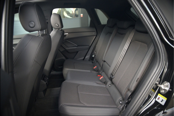 Audi Q3 40 TFSI quattro S Line Pro Line S | 190 PK | Panoramadak | Matrix Led | Stoelverwarming | Leer | Dodehoekdetectie | Automaat | BTW | Black Edition | Cruise Control | Virtual | Navigatie | Dealer Onderhouden |