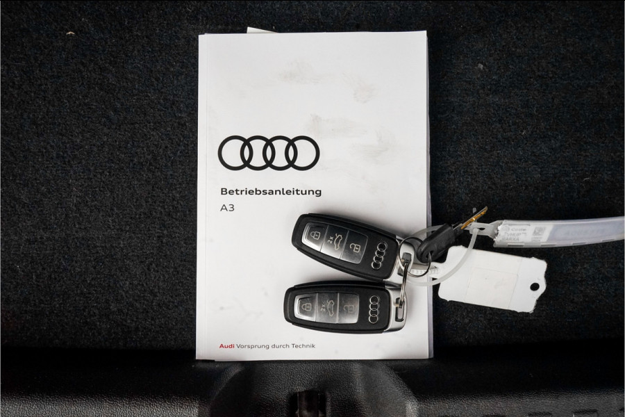 Audi A3 Sportback 40 TFSI e S-Line Pano RS Sportzetels Camera 19"