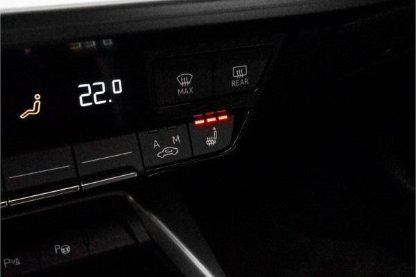 Audi A3 Sportback 40 TFSI e S-Line Pano RS Sportzetels Camera 19"