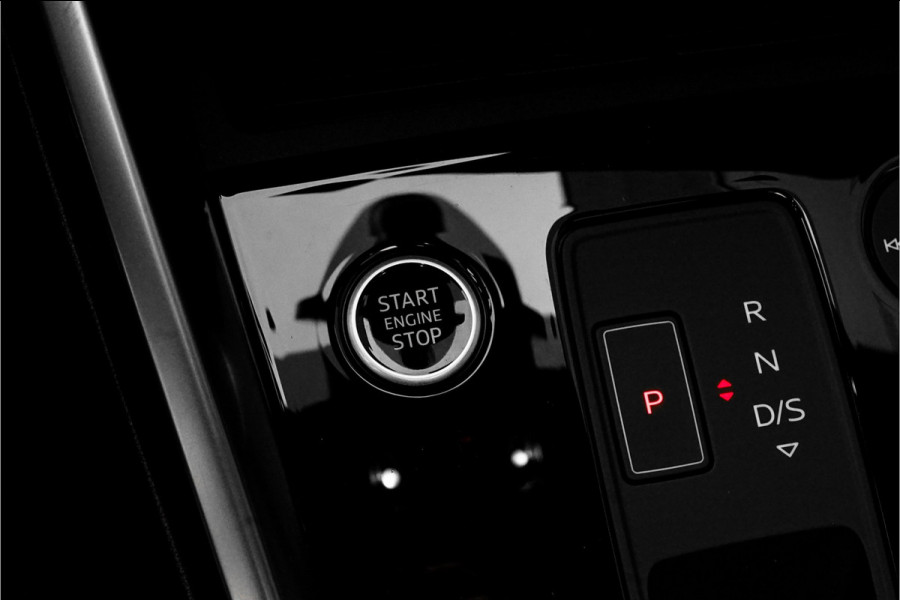 Audi A3 Sportback 40 TFSI e S-Line Pano RS Sportzetels Camera 19"