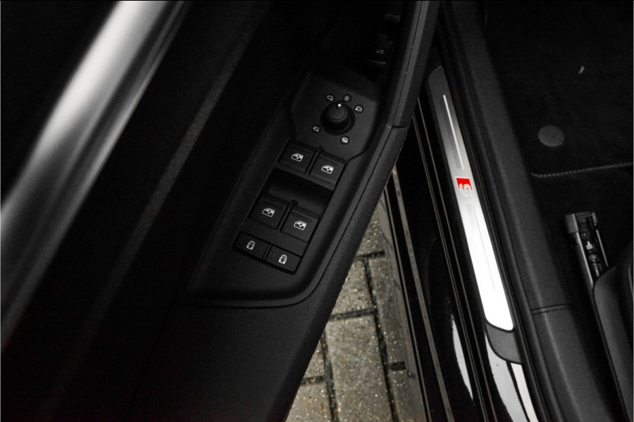 Audi A3 Sportback 40 TFSI e S-Line Pano RS Sportzetels Camera 19"