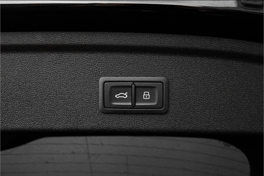 Audi A3 Sportback 40 TFSI e S-Line Pano RS Sportzetels Camera 19"