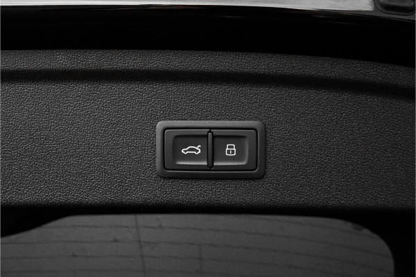 Audi A3 Sportback 40 TFSI e S-Line Pano RS Sportzetels Camera 19"
