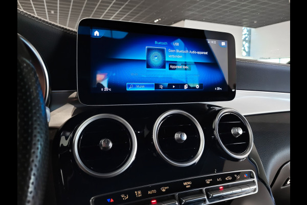 Mercedes-Benz GLC 200 4-M AMG Night|Panorama|20"|Trekhaak|MBUX|Spoorpakket|Sfeerverlichting|Treeplanken|New Service