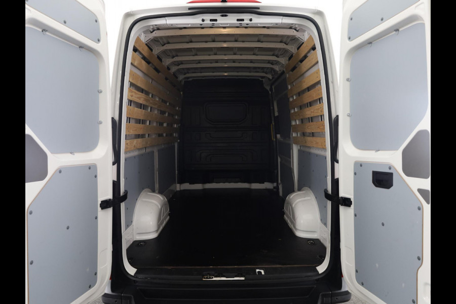 Volkswagen Crafter 35 2.0 TDI L3H3 EURO VI 140 pk Automaat| Verlengde garantie | Navigatie | Parkeersensoren | Achteruitrijcamera | Cruise control | Apple Carplay/Android Auto |