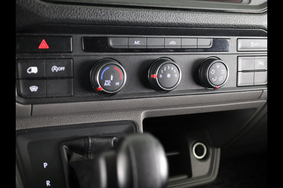 Volkswagen Crafter 35 2.0 TDI L3H3 EURO VI 140 pk Automaat| Verlengde garantie | Navigatie | Parkeersensoren | Achteruitrijcamera | Cruise control | Apple Carplay/Android Auto |