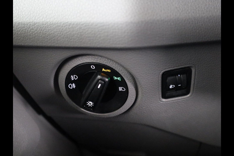 Volkswagen Crafter 35 2.0 TDI L3H3 EURO VI 140 pk Automaat| Verlengde garantie | Navigatie | Parkeersensoren | Achteruitrijcamera | Cruise control | Apple Carplay/Android Auto |