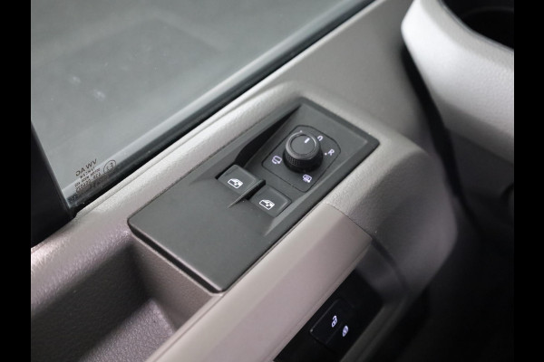 Volkswagen Crafter 35 2.0 TDI L3H3 EURO VI 140 pk Automaat| Verlengde garantie | Navigatie | Parkeersensoren | Achteruitrijcamera | Cruise control | Apple Carplay/Android Auto |
