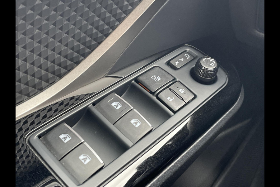 Toyota C-HR 1.8 Hybrid Bi-Tone | leder | JBL Audio | Twotone | trekhaak | sidebars | navigatie