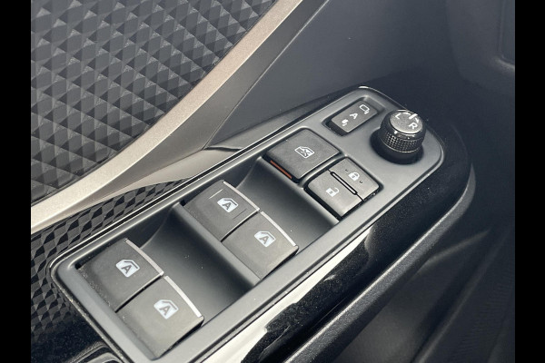 Toyota C-HR 1.8 Hybrid Bi-Tone | leder | JBL Audio | Twotone | trekhaak | sidebars | navigatie