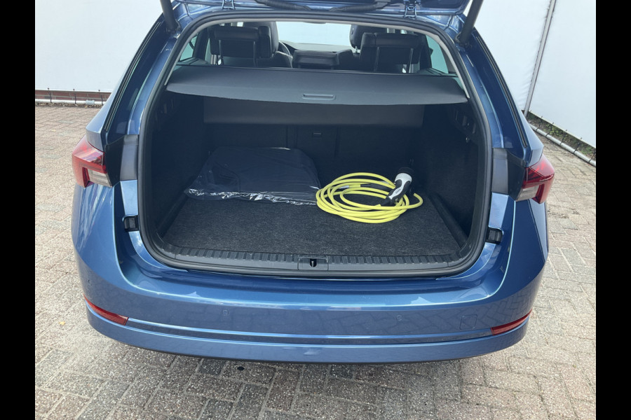 Škoda Octavia Combi 1.4 TSI iV PHEV Business Edition Plus Pano.dak Stoel/Stuur verw. Škoda Octavia Combi 1.4 TSI iV PHEV Business Edition Plus Pano.dak Stoel/Stuur verw.