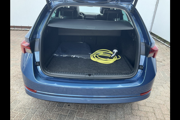 Škoda Octavia Combi 1.4 TSI iV PHEV Business Edition Plus Pano.dak Stoel/Stuur verw. Škoda Octavia Combi 1.4 TSI iV PHEV Business Edition Plus Pano.dak Stoel/Stuur verw.