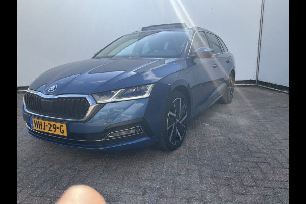 Škoda Octavia Combi 1.4 TSI iV PHEV Business Edition Plus Pano.dak Stoel/Stuur verw. Škoda Octavia Combi 1.4 TSI iV PHEV Business Edition Plus Pano.dak Stoel/Stuur verw.