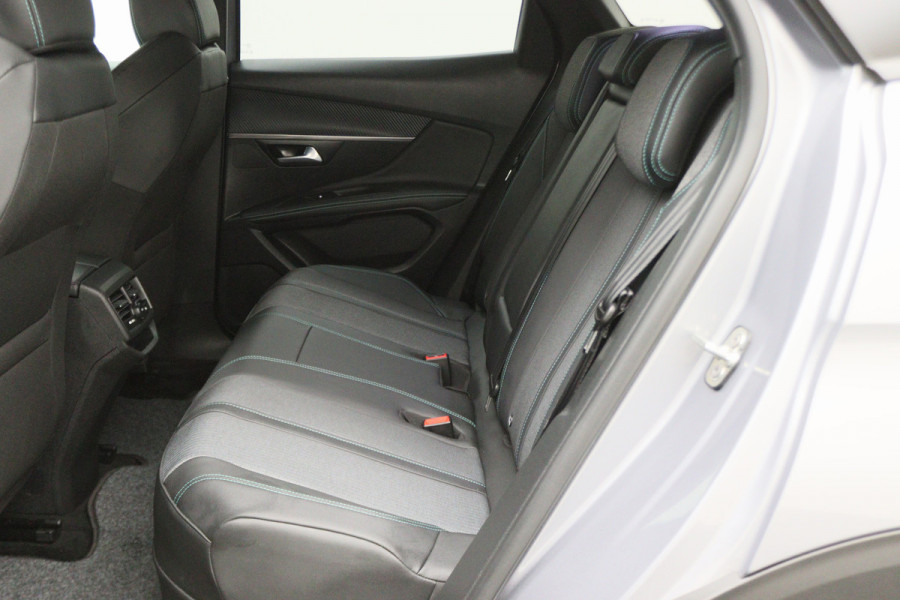 Peugeot 3008 1.6 HYbrid 225 Allure Pack Business