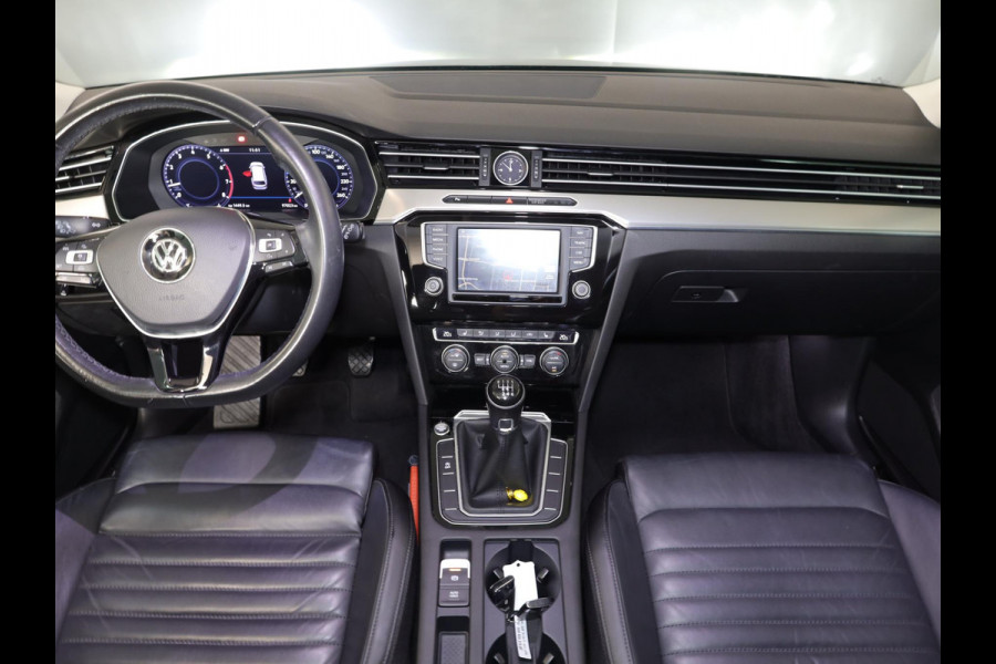 Volkswagen Passat Variant 1.4 TSI ACT Highline 150pk 6bak| Leer| Trekhaak| alarm| el. achterklep