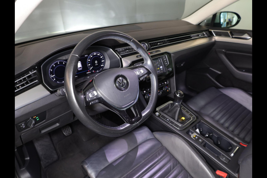 Volkswagen Passat Variant 1.4 TSI ACT Highline 150pk 6bak| Leer| Trekhaak| alarm| el. achterklep