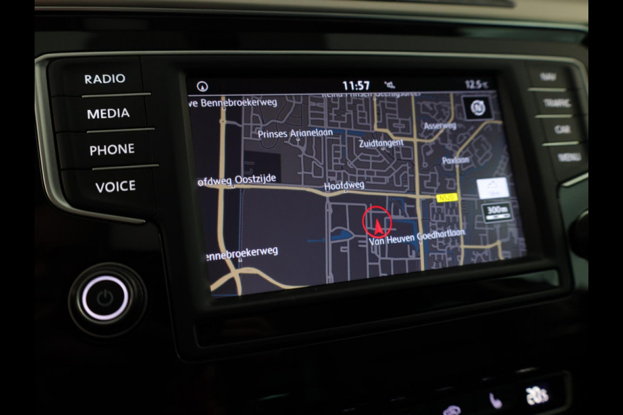 Volkswagen Passat Variant 1.4 TSI ACT Highline 150pk 6bak| Leer| Trekhaak| alarm| el. achterklep