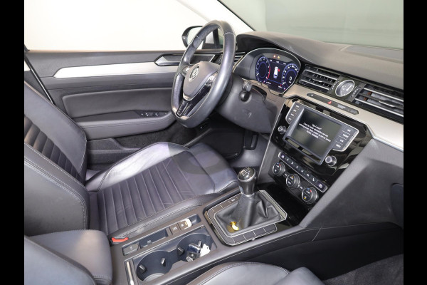 Volkswagen Passat Variant 1.4 TSI ACT Highline 150pk 6bak| Leer| Trekhaak| alarm| el. achterklep