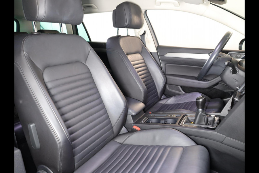 Volkswagen Passat Variant 1.4 TSI ACT Highline 150pk 6bak| Leer| Trekhaak| alarm| el. achterklep
