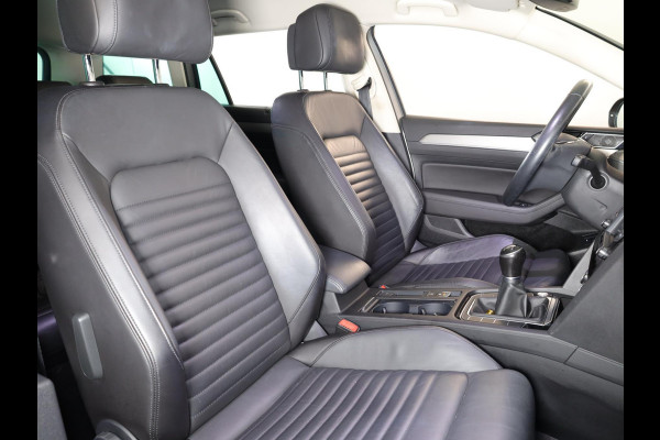 Volkswagen Passat Variant 1.4 TSI ACT Highline 150pk 6bak| Leer| Trekhaak| alarm| el. achterklep