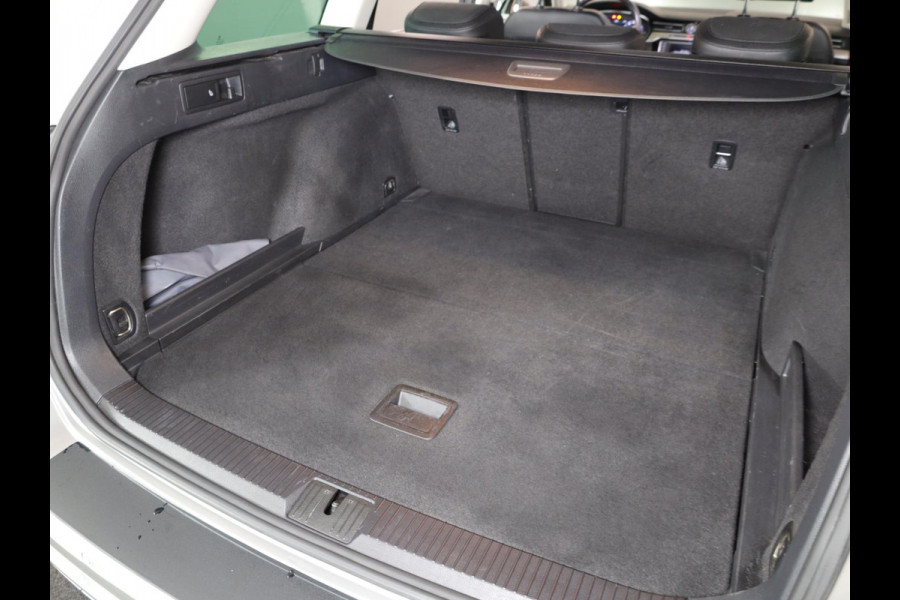 Volkswagen Passat Variant 1.4 TSI ACT Highline 150pk 6bak| Leer| Trekhaak| alarm| el. achterklep