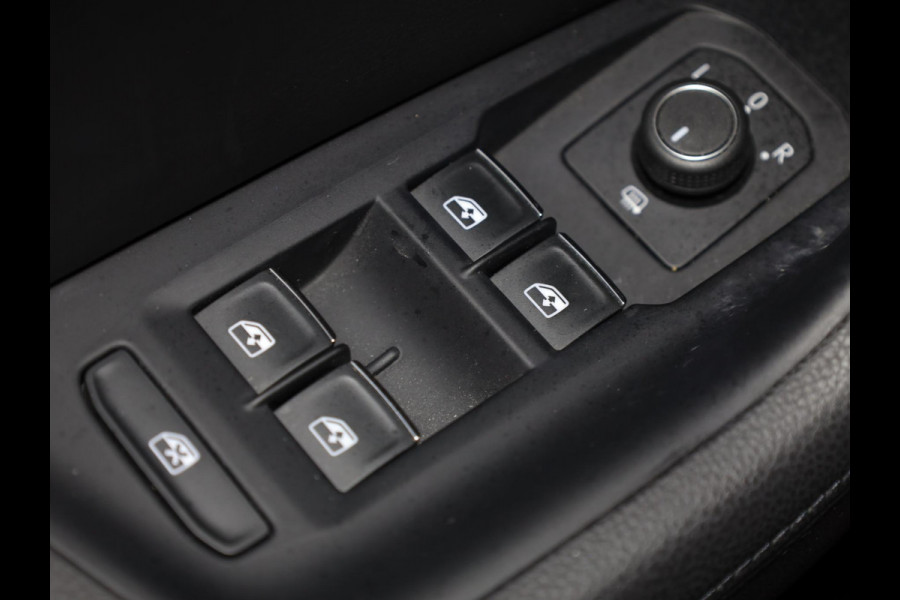 Volkswagen Passat Variant 1.4 TSI ACT Highline 150pk 6bak| Leer| Trekhaak| alarm| el. achterklep