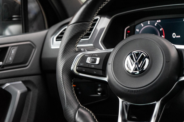 Volkswagen Tiguan 2.0 TSI 4Motion R-Line Pano / Trekhaak / Camera