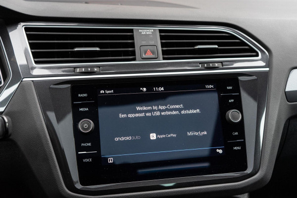 Volkswagen Tiguan 2.0 TSI 4Motion R-Line Pano / Trekhaak / Camera